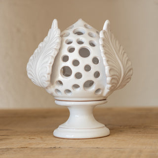 Pumo candle holder with white leaves
