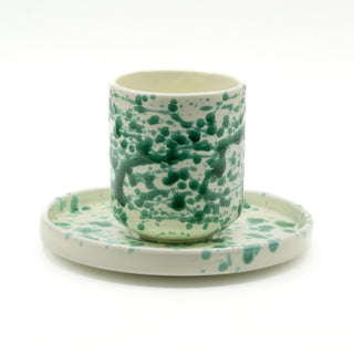 Tazza da tè con piatto verde